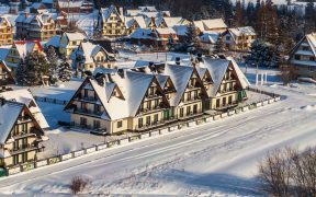 slow-travel-zima-cisza-natura-i-regeneracja-zamiast-atrakcji-dlaczego-ten-trend-rosnie-wlasnie-teraz