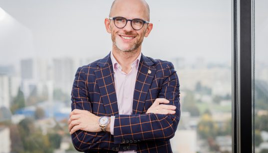 niepewnosc-regulacyjna-na-rynku-kryptowalut-po-drugim-wecie-kanga-exchange-o-impasie-i-projekcie-ue0