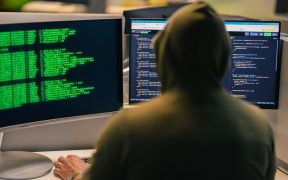 https://fakteo.pl/falszywy-glos-prawdziwe-straty-nowa-era-cyberatakow/