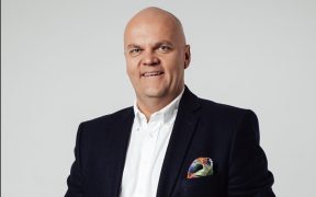 Wszyscy uciekamy od ciszy. Psychologiczny powód może cię przerazić