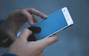 telefon-zna-nasze-nawyki-miejsca-i-zainteresowania-jak-odzyskac-kontrole-nad-prywatnoscia