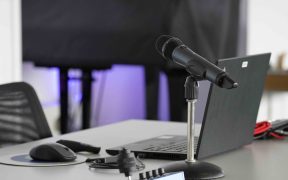 podcast-zamiast-szkolenia-przedsiebiorcy-coraz-czesciej-ucza-sie-sluchajac-historii-innych-ludzi